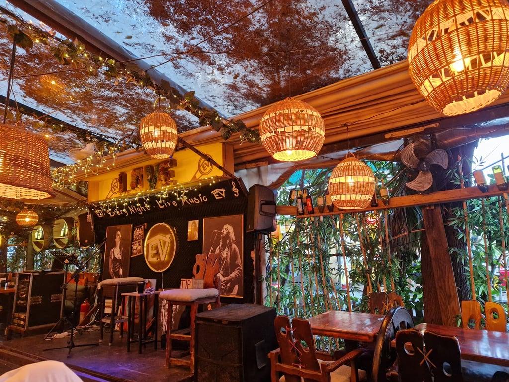 Ev Restaurant fotoğraf 2