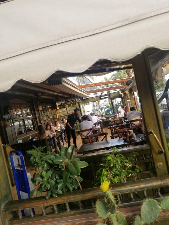 Cafe La Vie
