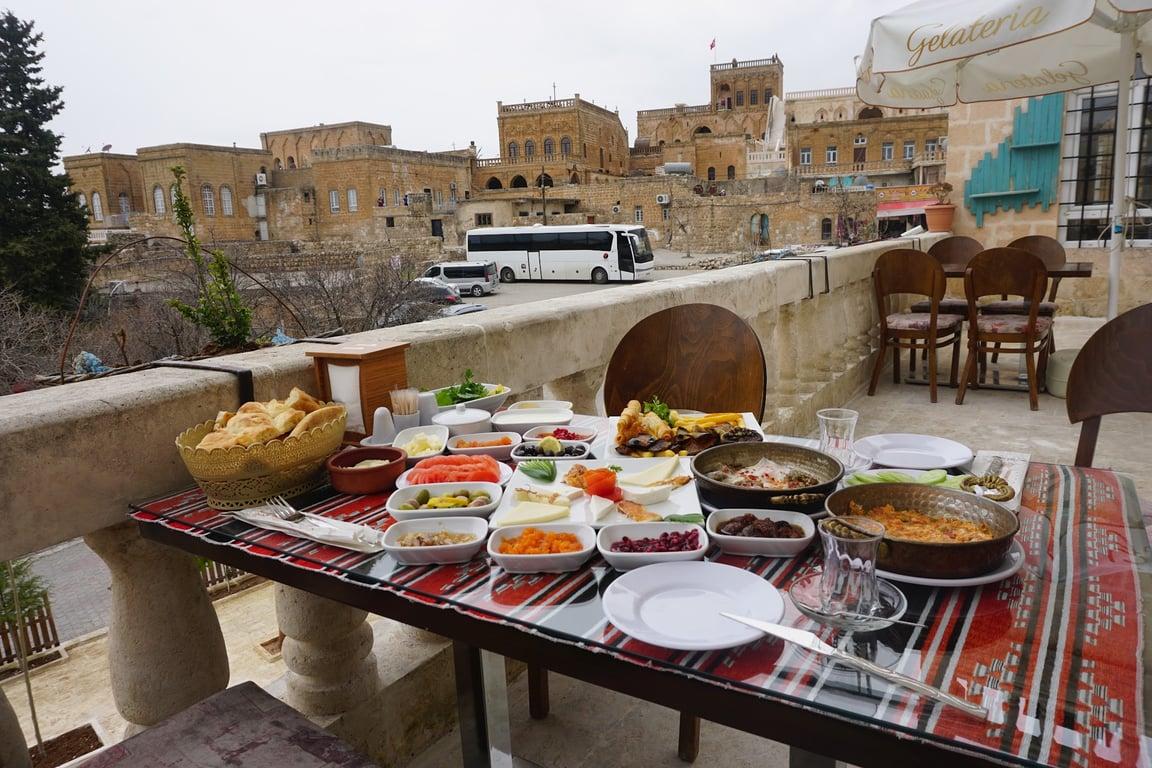 MİDYAT BEYAZ KONAK YÖRESEL SERPME KAHVALTI KAFE RESTORAN&TARİHİ KONAK fotoğraf 9