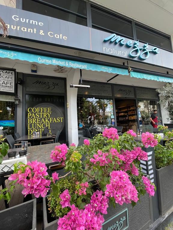 Mezza Gurme, Restoran & Market