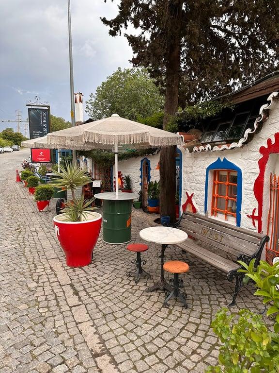 West Cafe Bistro