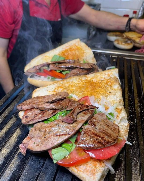 SELİM DE ÇEŞME KUMRU TOST SANDVİÇ IZGARA KÖFTE KONAK ÇEŞME KUMRU fotoğraf 18