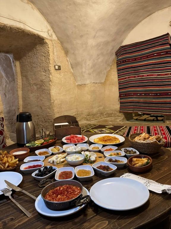 MİDYAT BEYAZ KONAK YÖRESEL SERPME KAHVALTI KAFE RESTORAN&TARİHİ KONAK fotoğraf 5