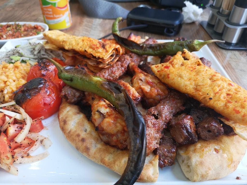 Balat lahmacun ve kebap salonu