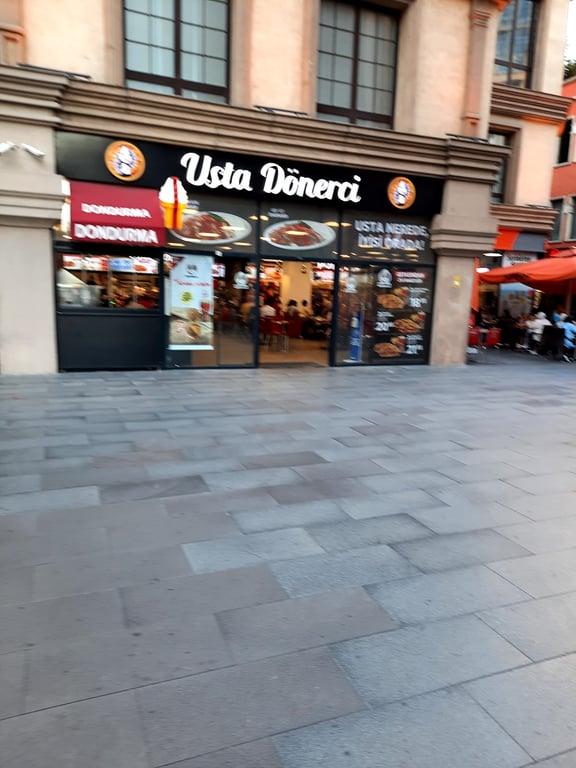 Usta Dönerci